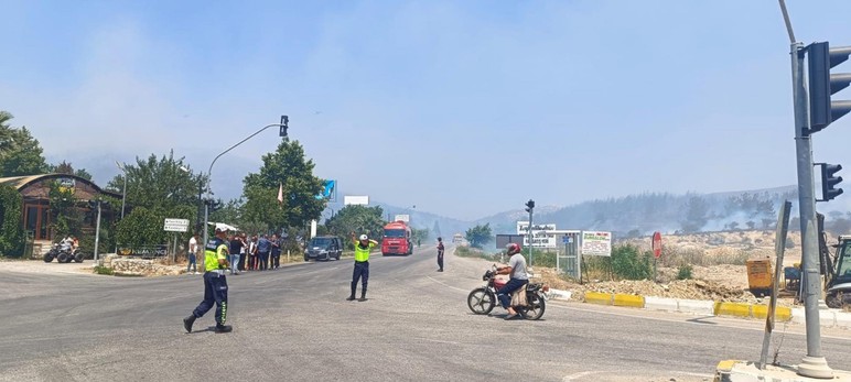 Foça'da ormanlık alanda çıkan yangın kontrol altında - Resim : 2